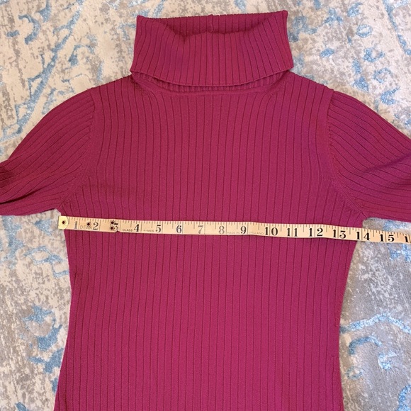 Aritzia Babaton Zander Ribbed Turtleneck Long Sleeve Raspberry Sz M - Picture 6 of 9